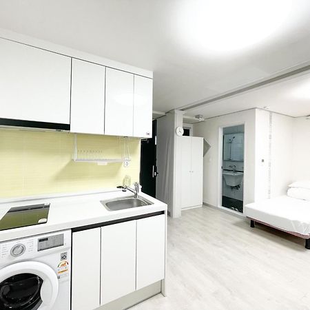 W Premium Guesthouse Incheon Airport Exteriör bild