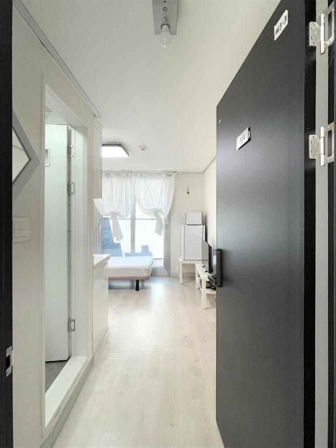 W Premium Guesthouse Incheon Airport Exteriör bild