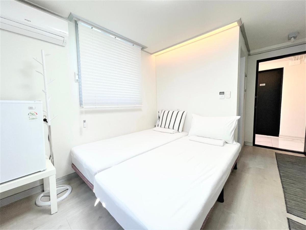 W Premium Guesthouse Incheon Airport Exteriör bild