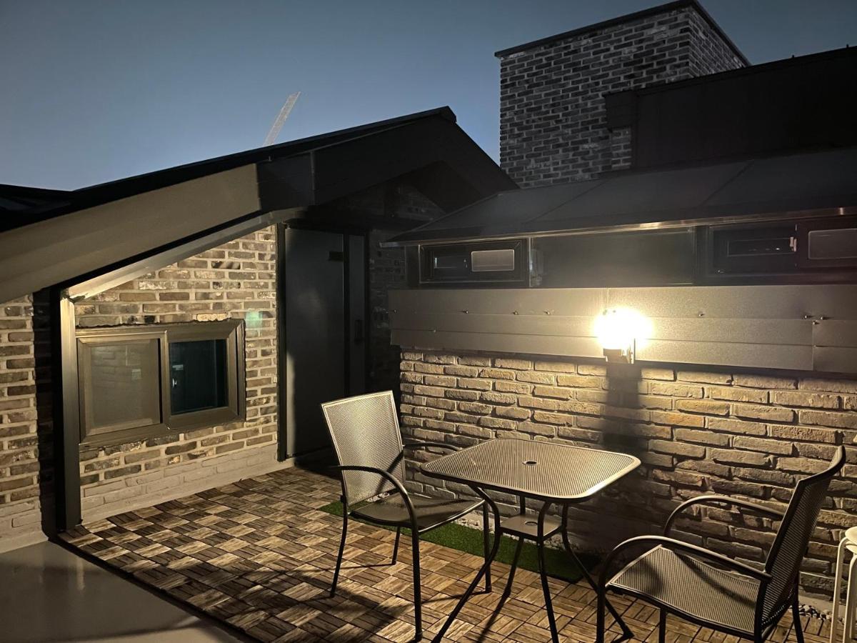 W Premium Guesthouse Incheon Airport Exteriör bild