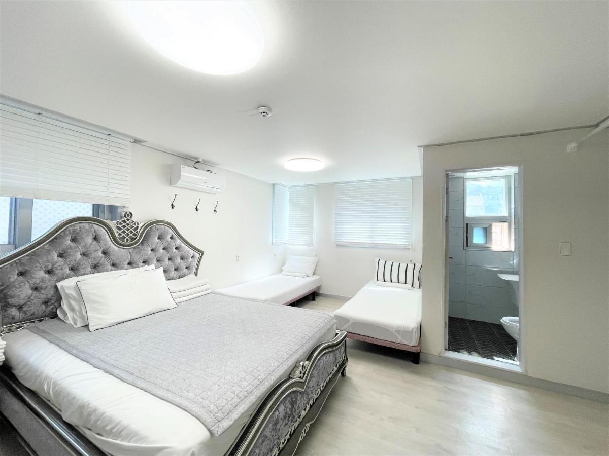 W Premium Guesthouse Incheon Airport Exteriör bild