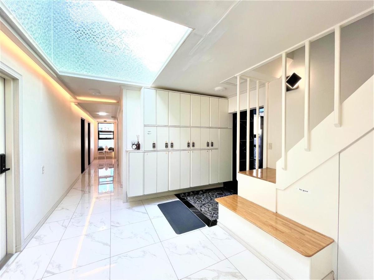 W Premium Guesthouse Incheon Airport Exteriör bild