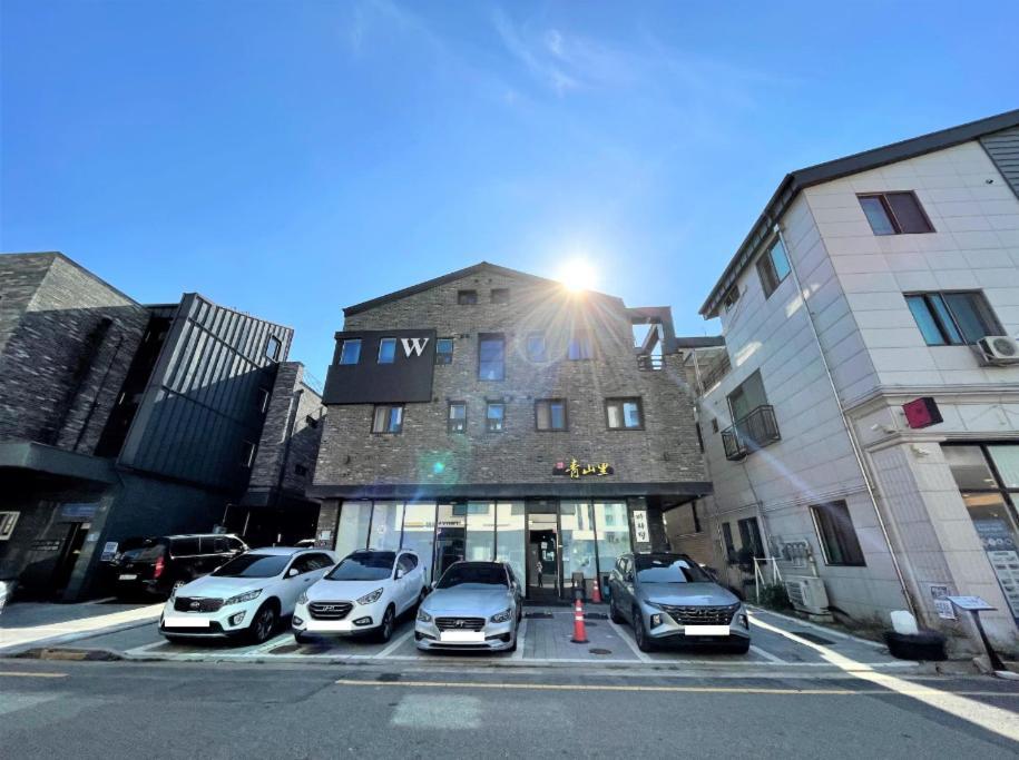 W Premium Guesthouse Incheon Airport Exteriör bild