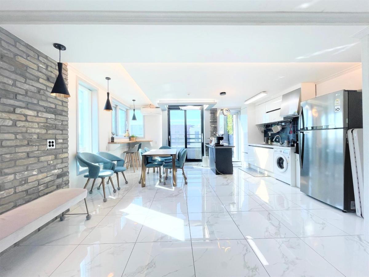 W Premium Guesthouse Incheon Airport Exteriör bild