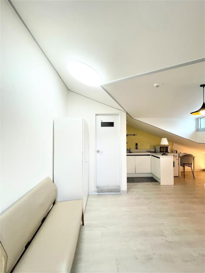 W Premium Guesthouse Incheon Airport Exteriör bild