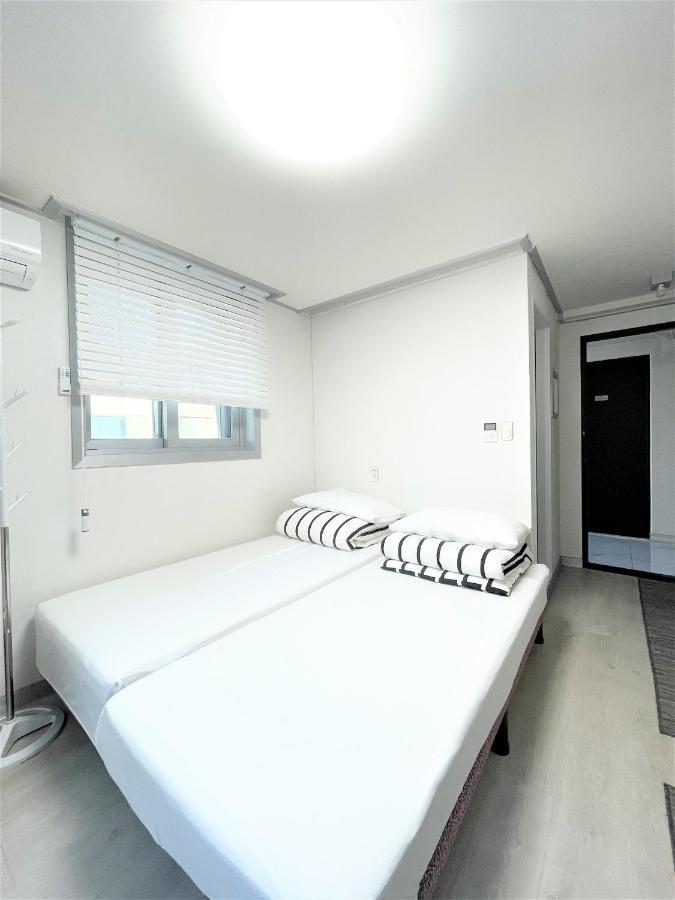 W Premium Guesthouse Incheon Airport Exteriör bild