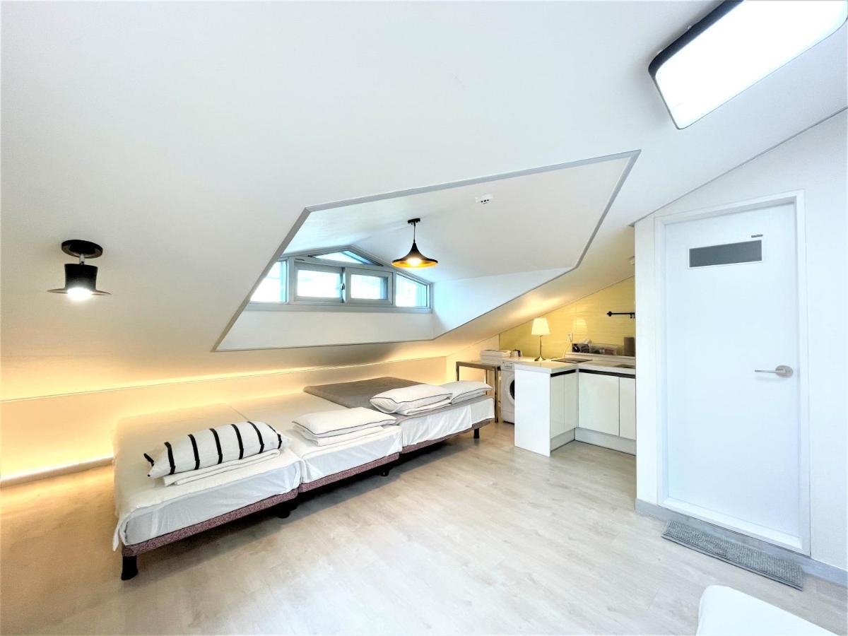 W Premium Guesthouse Incheon Airport Exteriör bild