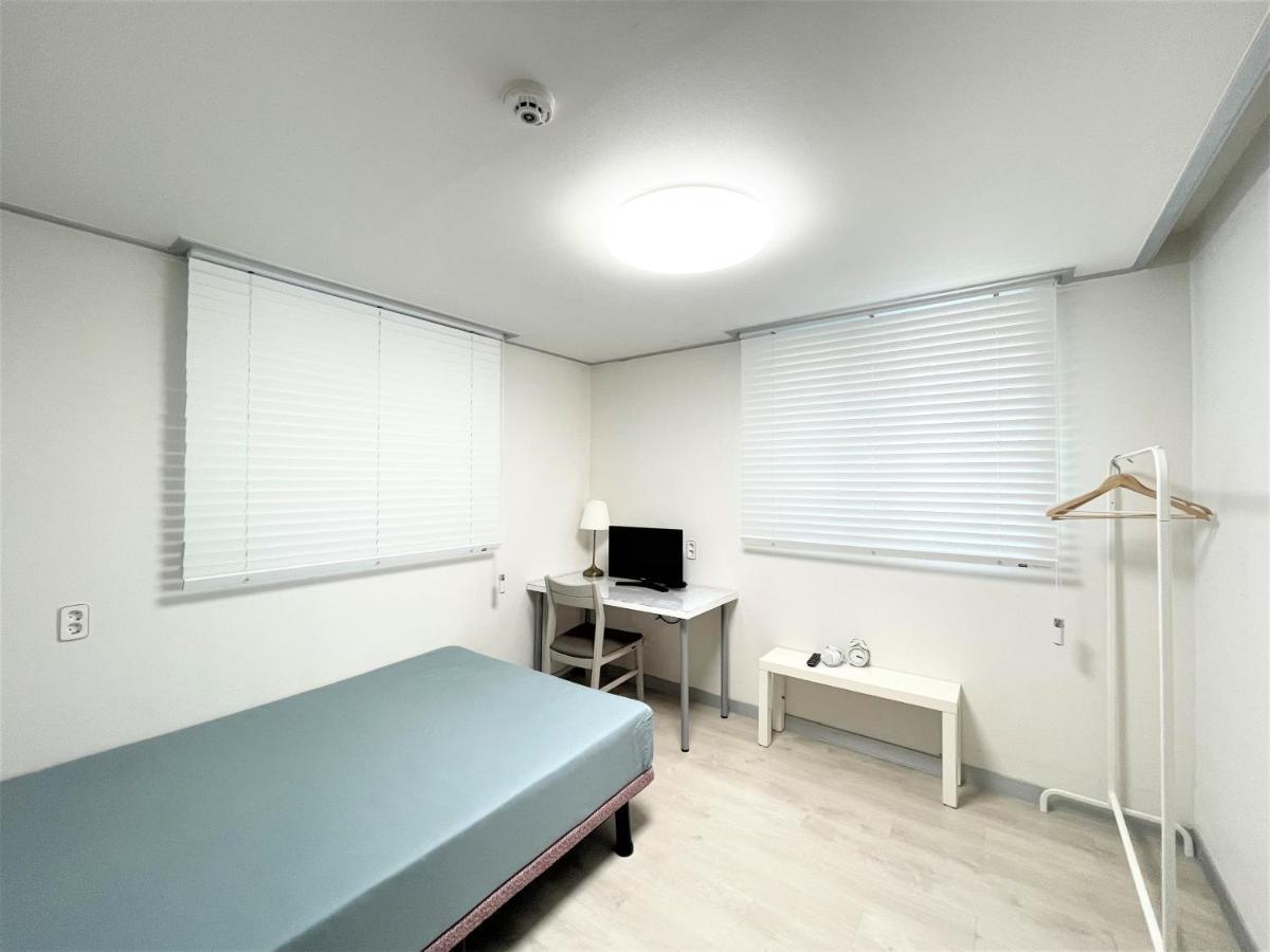 W Premium Guesthouse Incheon Airport Exteriör bild