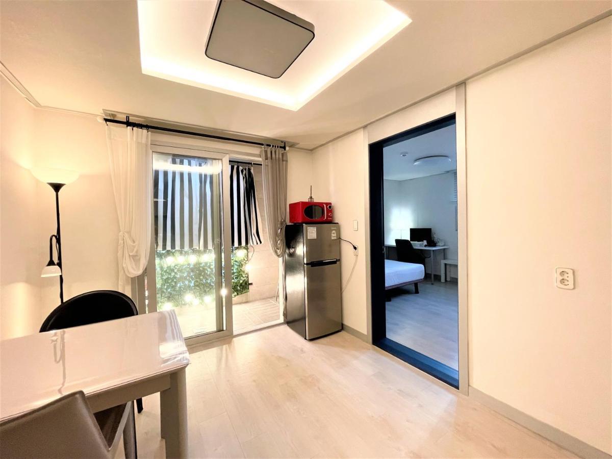 W Premium Guesthouse Incheon Airport Exteriör bild