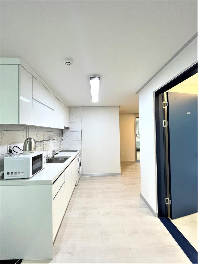 W Premium Guesthouse Incheon Airport Exteriör bild