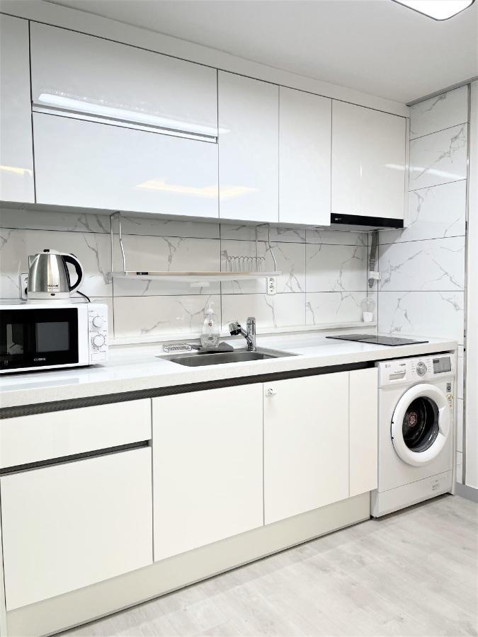 W Premium Guesthouse Incheon Airport Exteriör bild