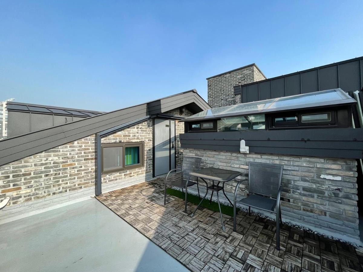 W Premium Guesthouse Incheon Airport Exteriör bild