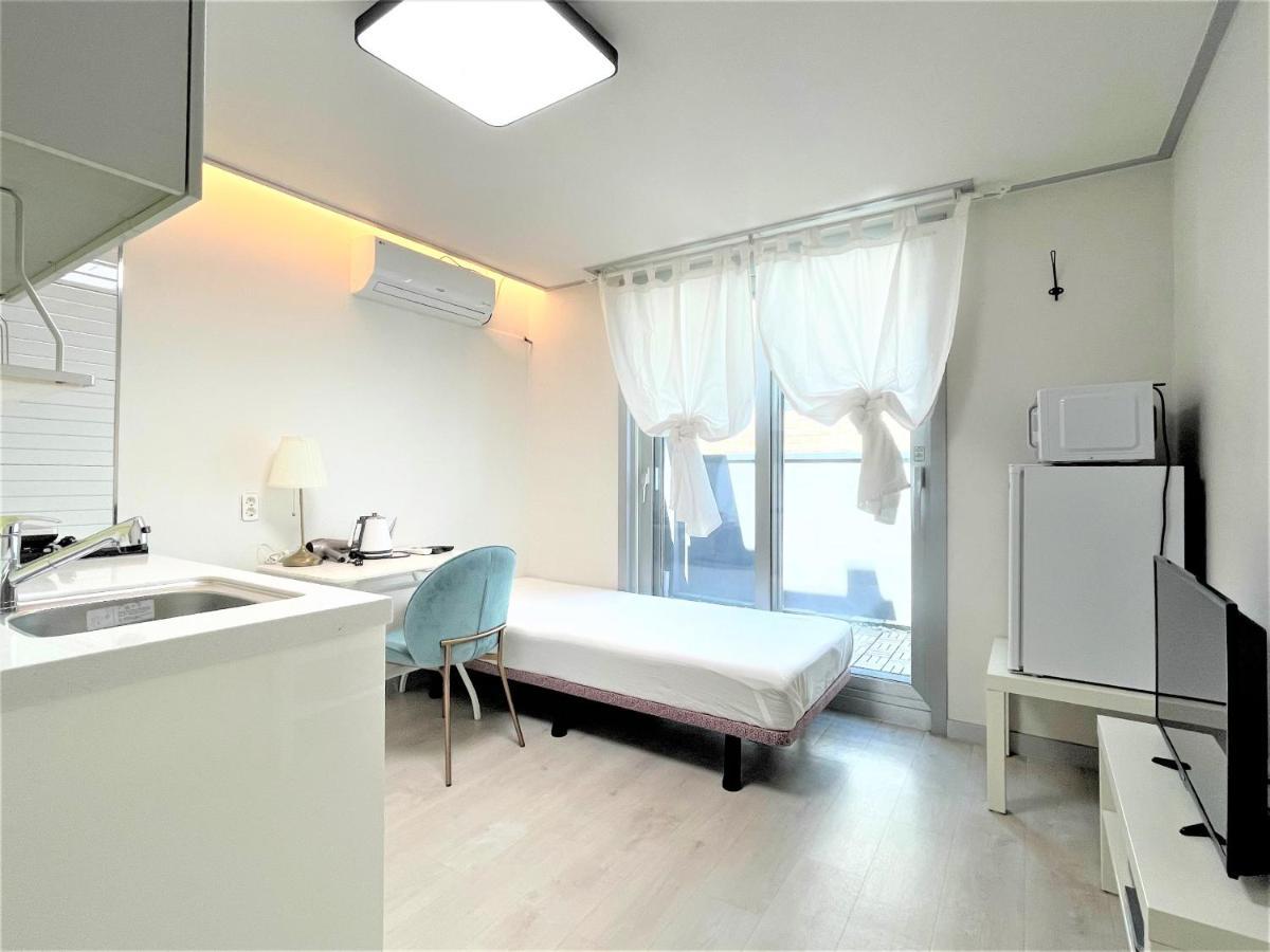 W Premium Guesthouse Incheon Airport Exteriör bild