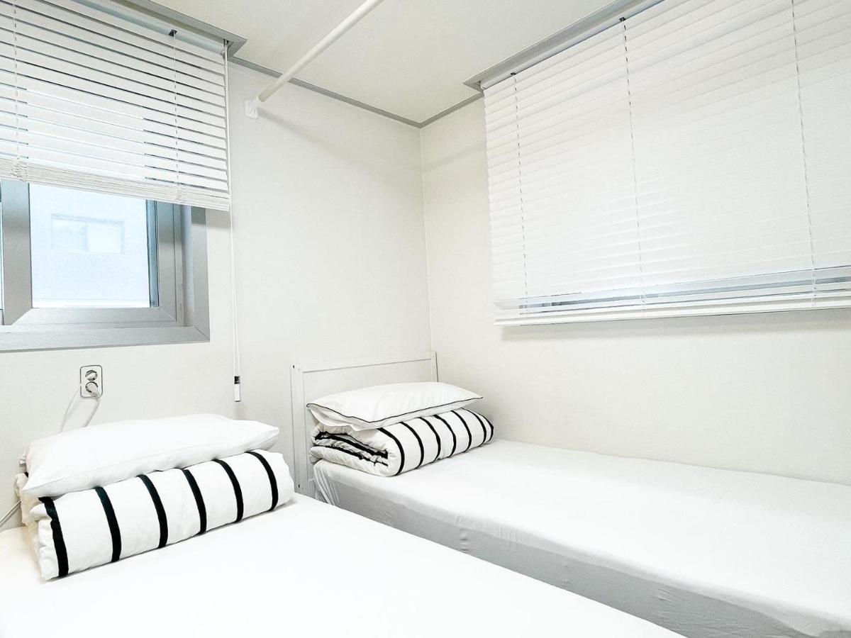 W Premium Guesthouse Incheon Airport Exteriör bild