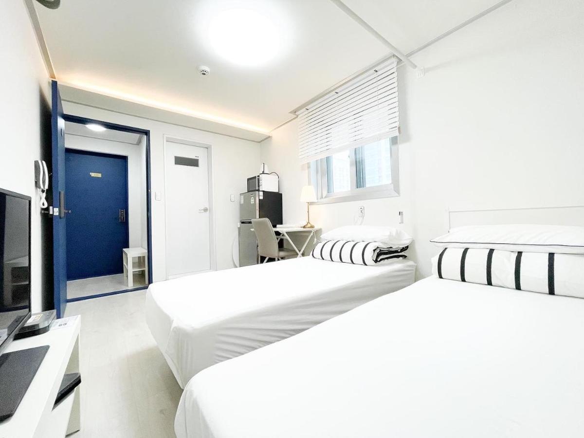 W Premium Guesthouse Incheon Airport Exteriör bild