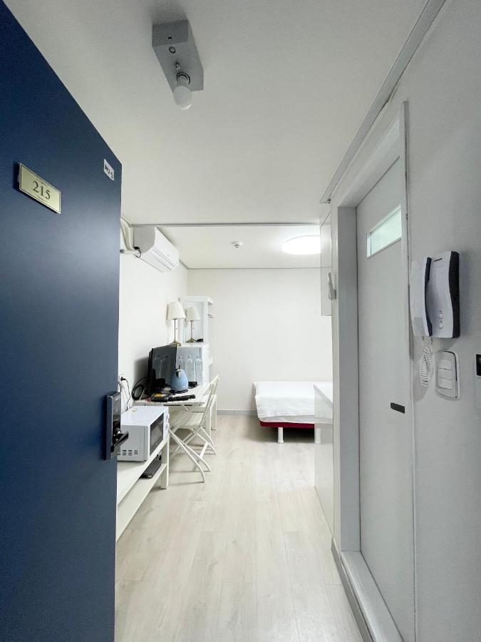W Premium Guesthouse Incheon Airport Exteriör bild