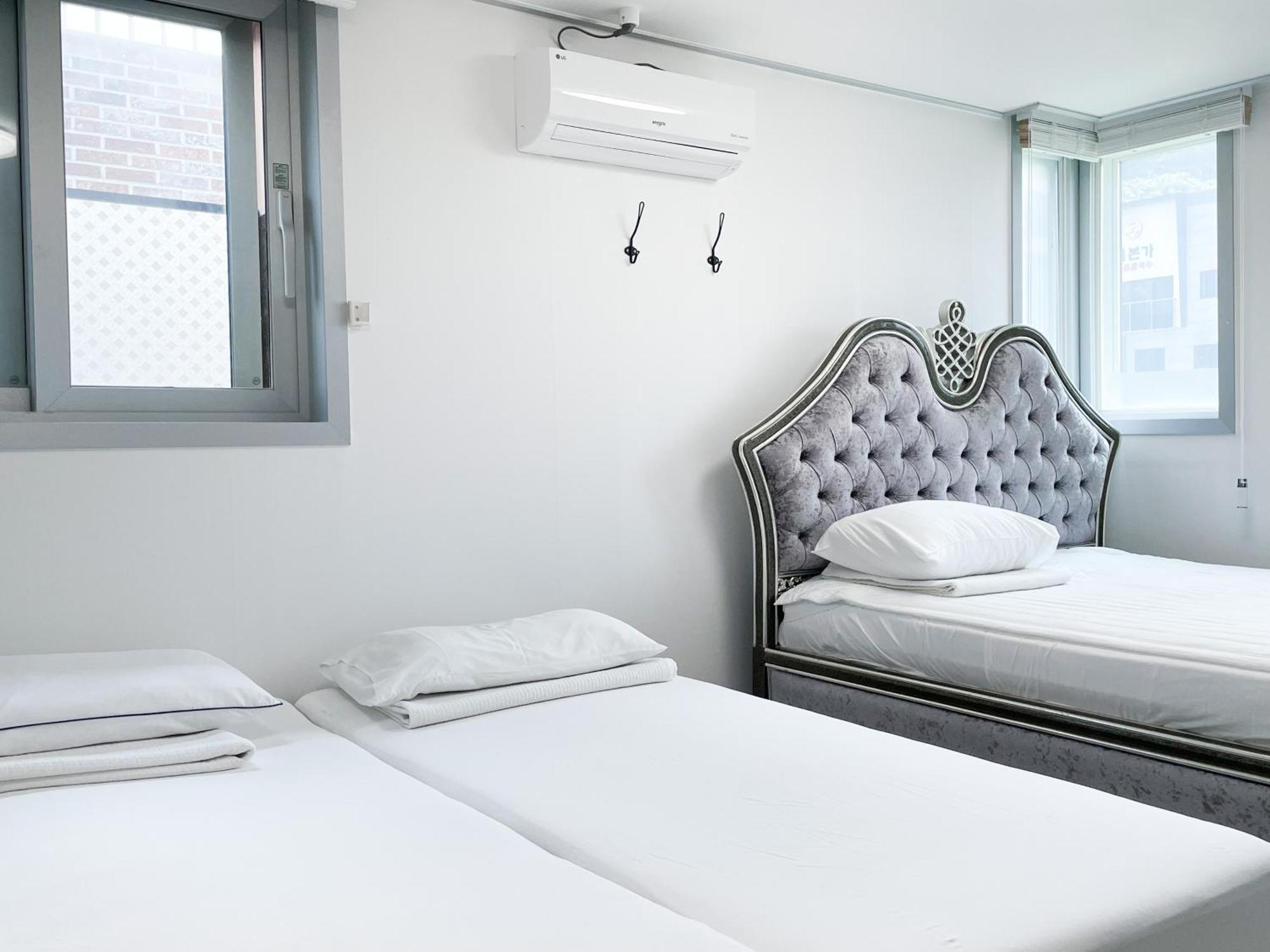 W Premium Guesthouse Incheon Airport Exteriör bild