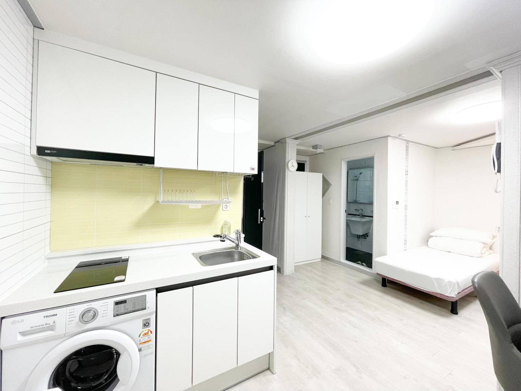 W Premium Guesthouse Incheon Airport Exteriör bild